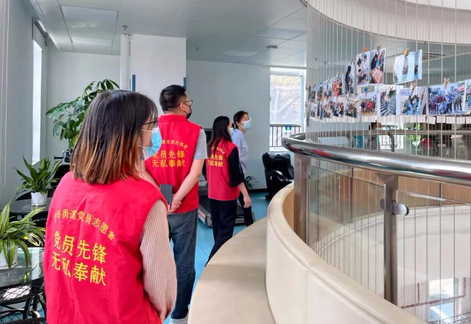 【党建】新动力展览入党积极分子参加吉华街道开展的“珍惜资源永续利用,绿化环境净化心灵”主题党日志愿活动(图4) 【党建】新动力展览入党积极分子参加吉华街道开展的“珍惜资源永续利用,绿化环境净化心灵”主题党日志愿活动(图4)