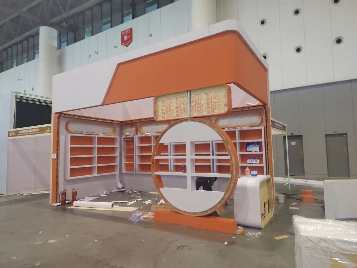 苏州展位搭建商：快速搭建技巧，我们如何在时间压力下交付？
